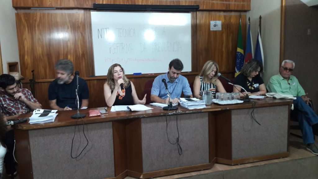 Debate sobre Previdência reúne parlamentar e sindicalistas