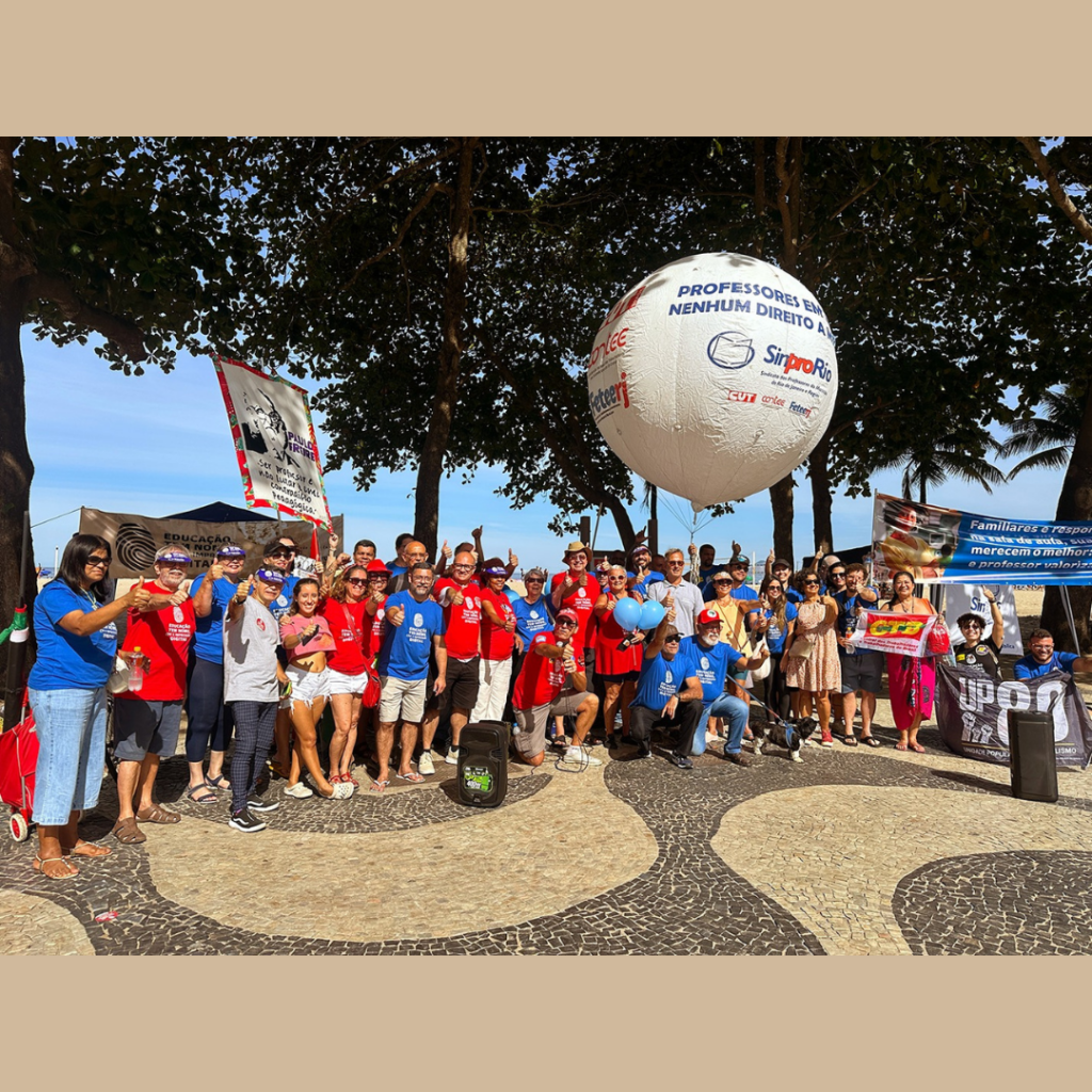 Professores vão à Copacabana para mostrar que “Educação Tem Nome, CPF e Impressão Digital”