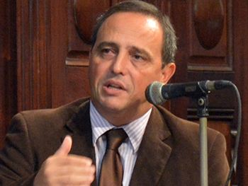 NOTA DE SOLIDARIEDADE AO PROFESSOR WALDECK CARNEIRO